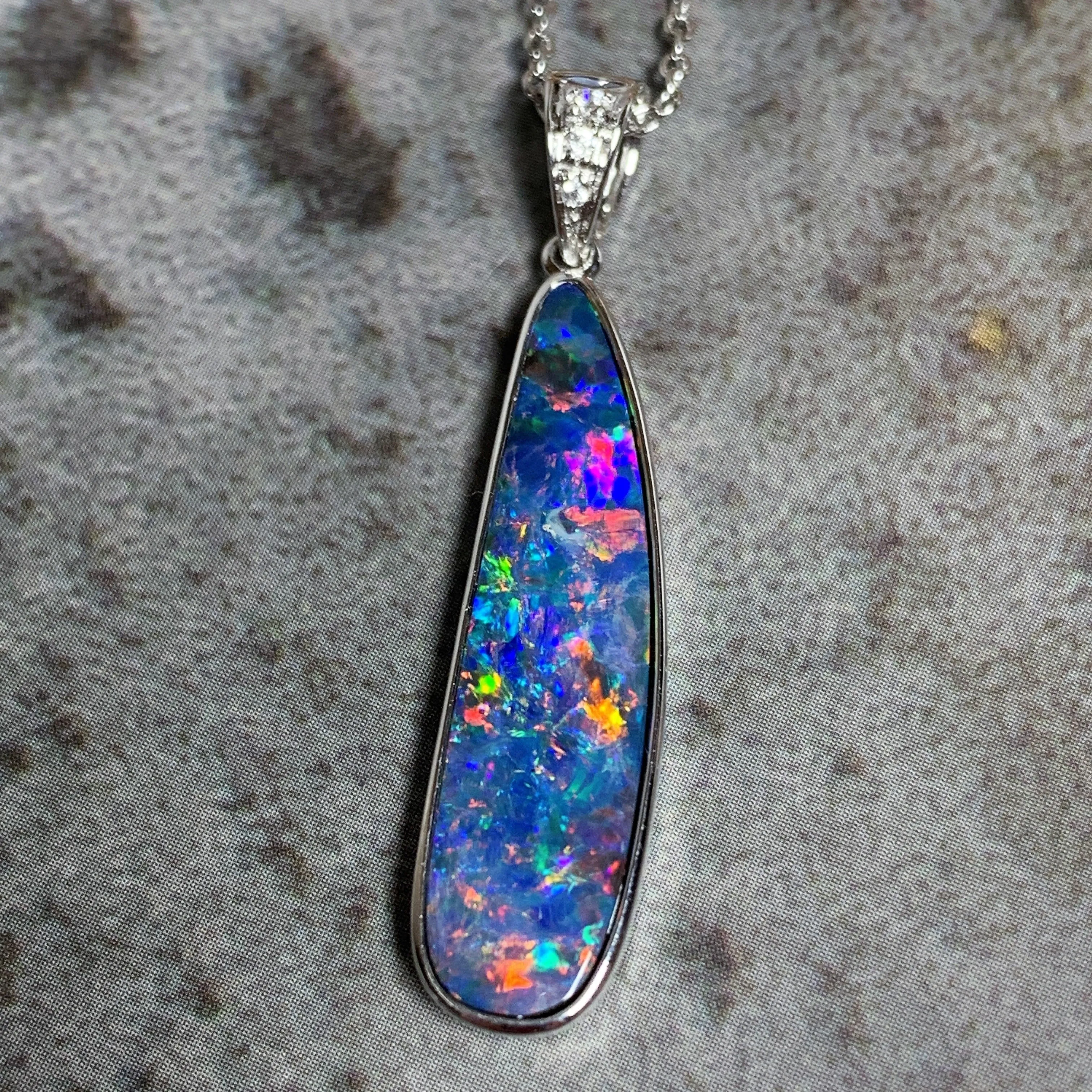 14kt White Gold Opal 24.6x6.7mm Diamond pendant