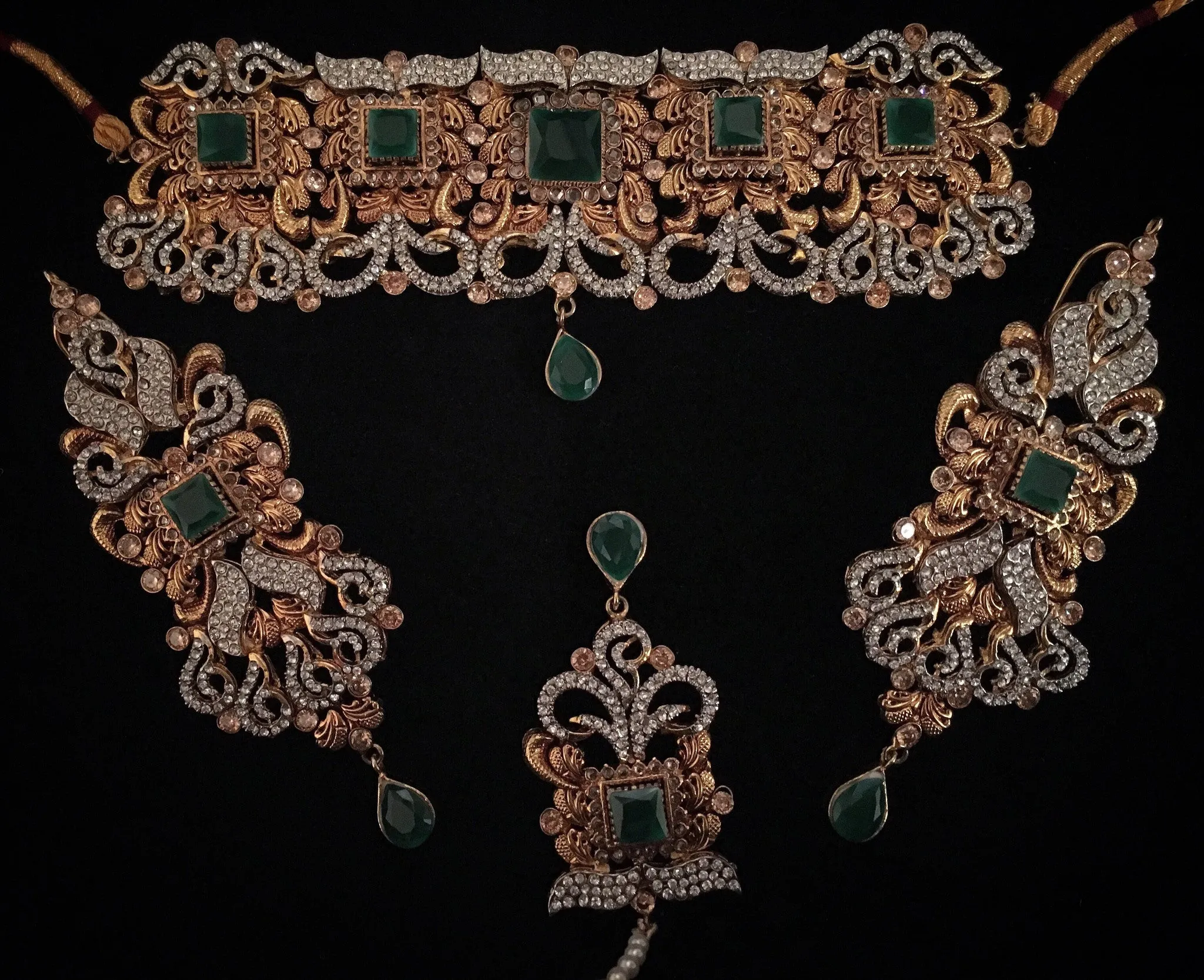 Aariya choker set