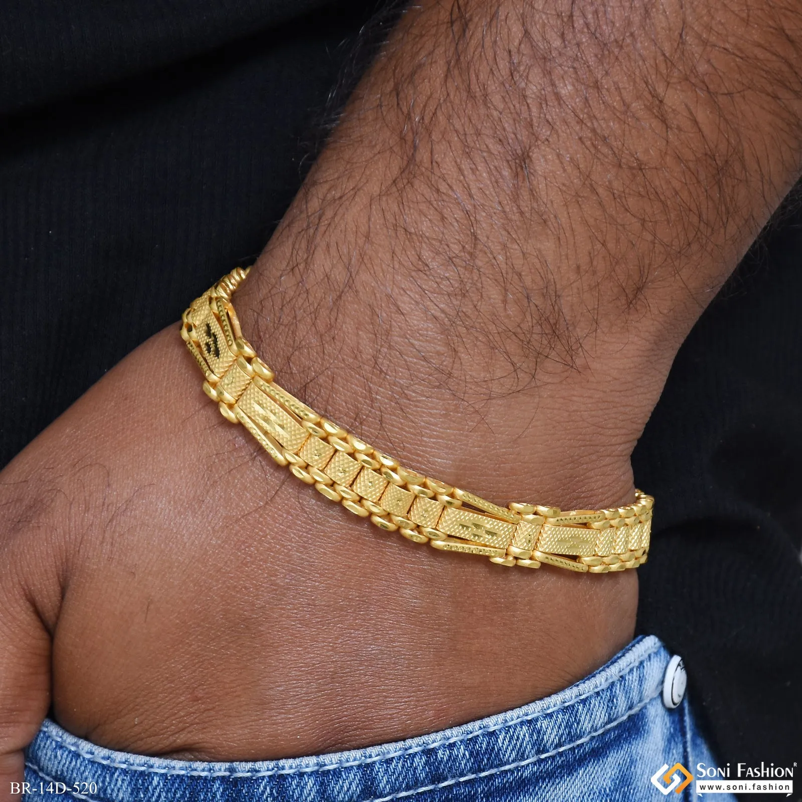 Best Quality Gold Plated Box Bracelet for Men - Style D520