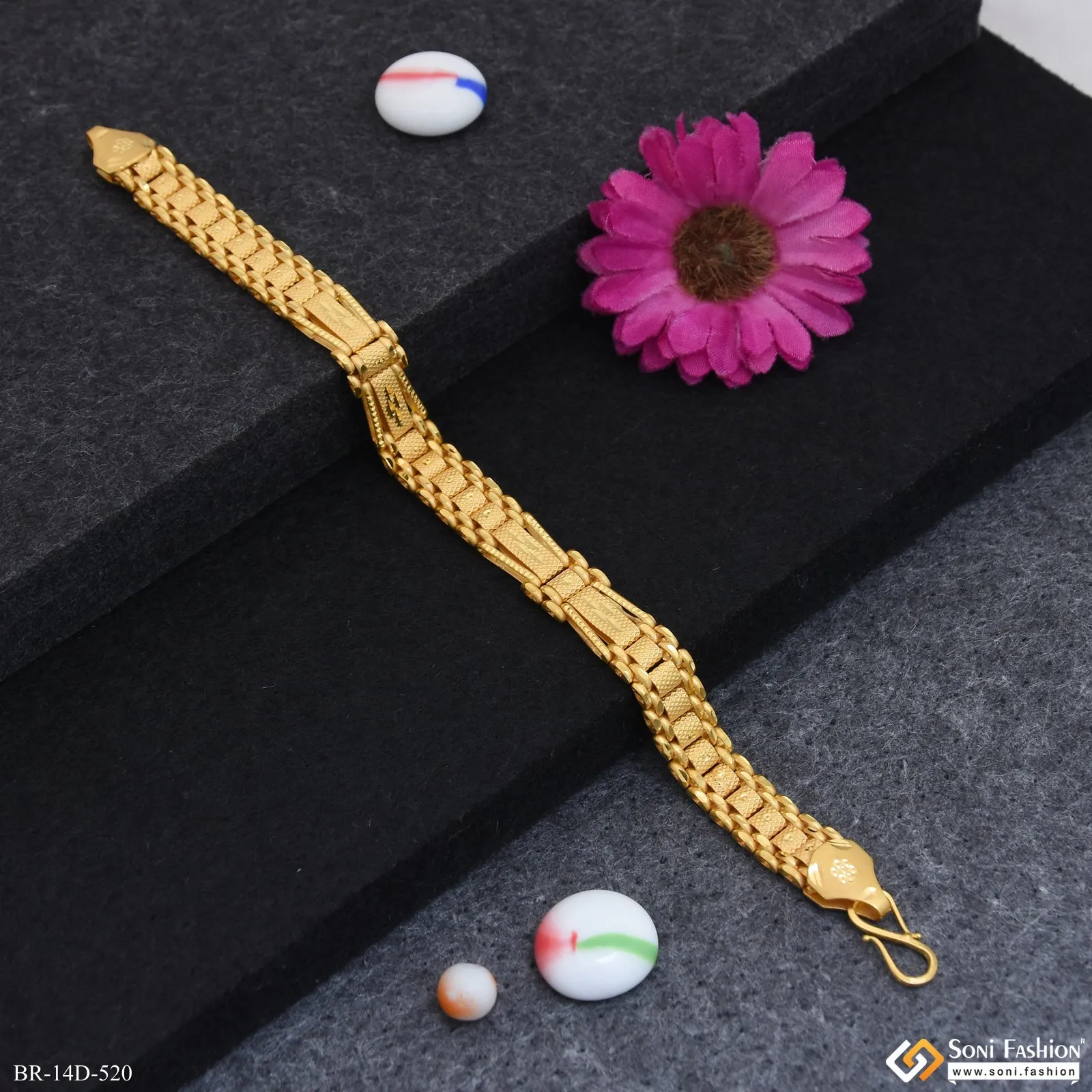 Best Quality Gold Plated Box Bracelet for Men - Style D520