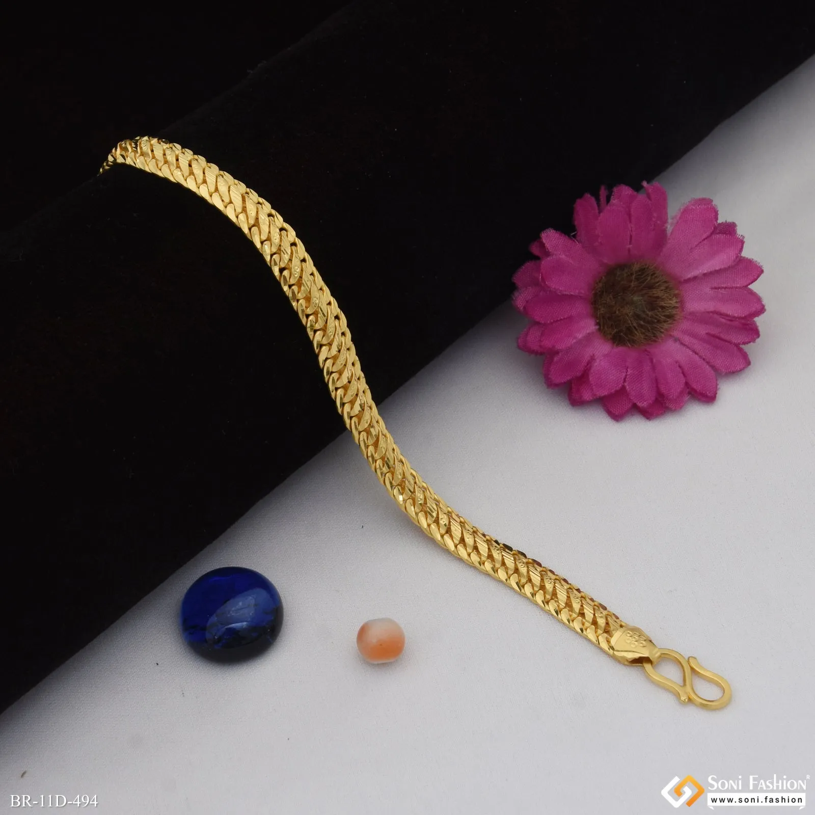 Best Quality Gold Plated Linked Bracelet for Men - Style D494