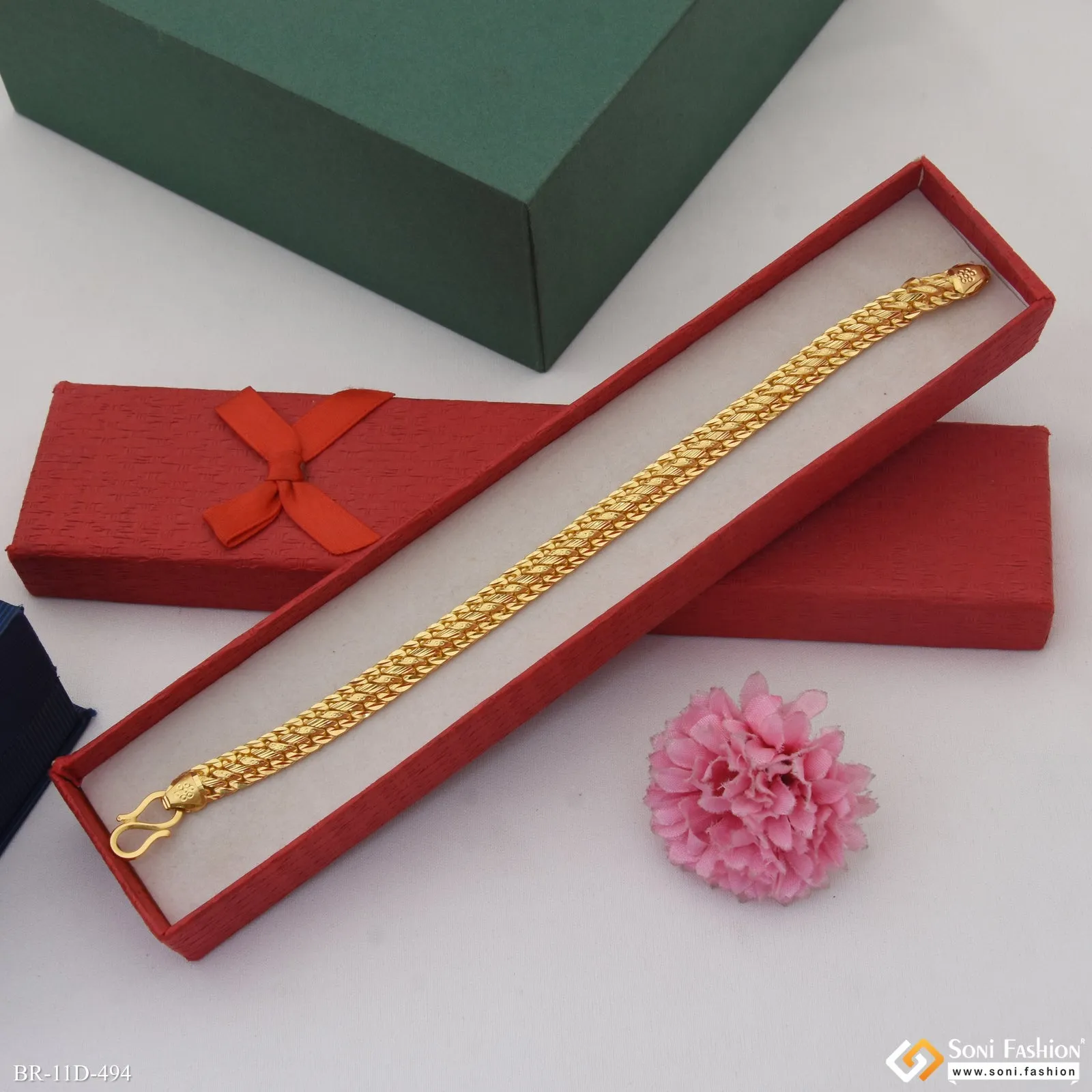 Best Quality Gold Plated Linked Bracelet for Men - Style D494