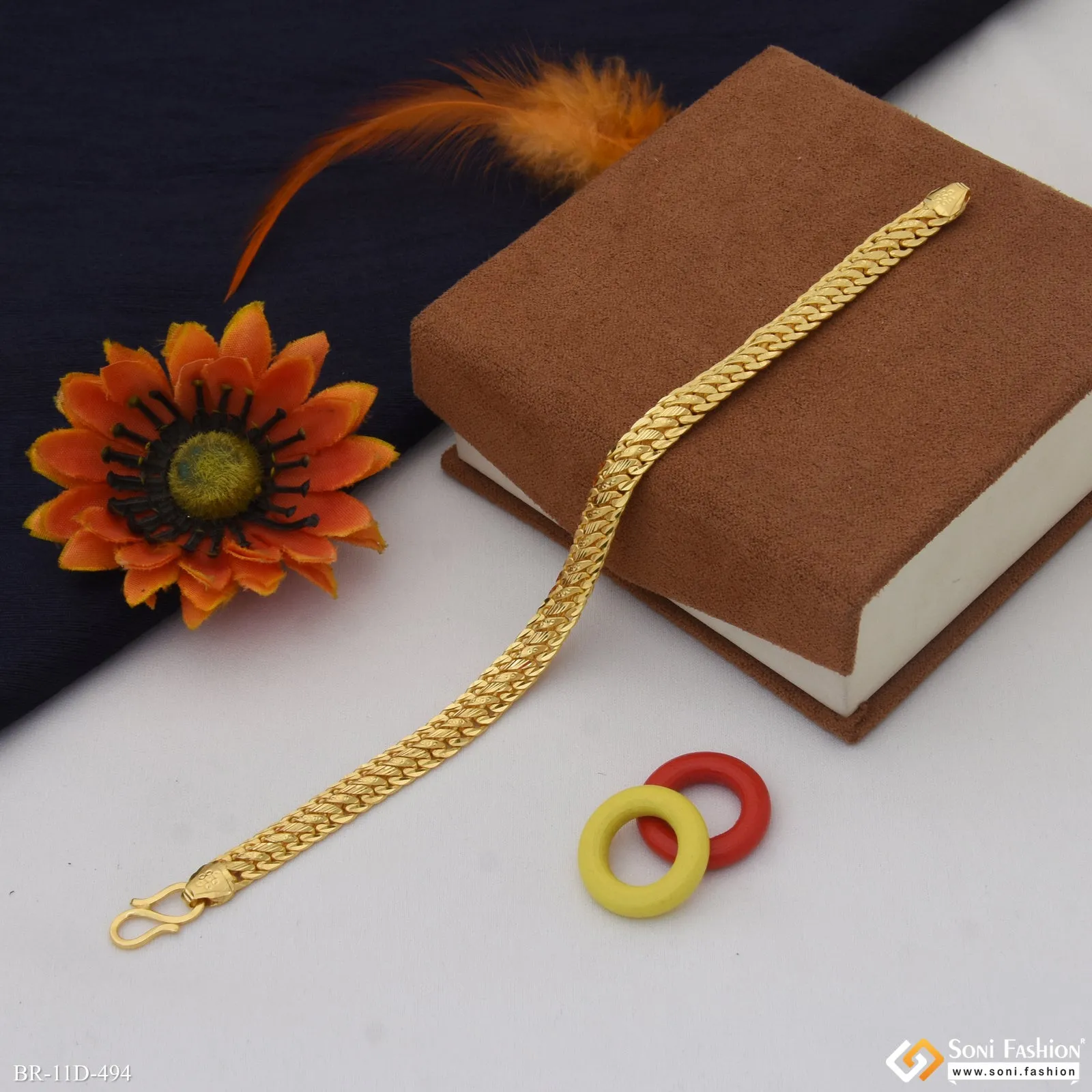 Best Quality Gold Plated Linked Bracelet for Men - Style D494