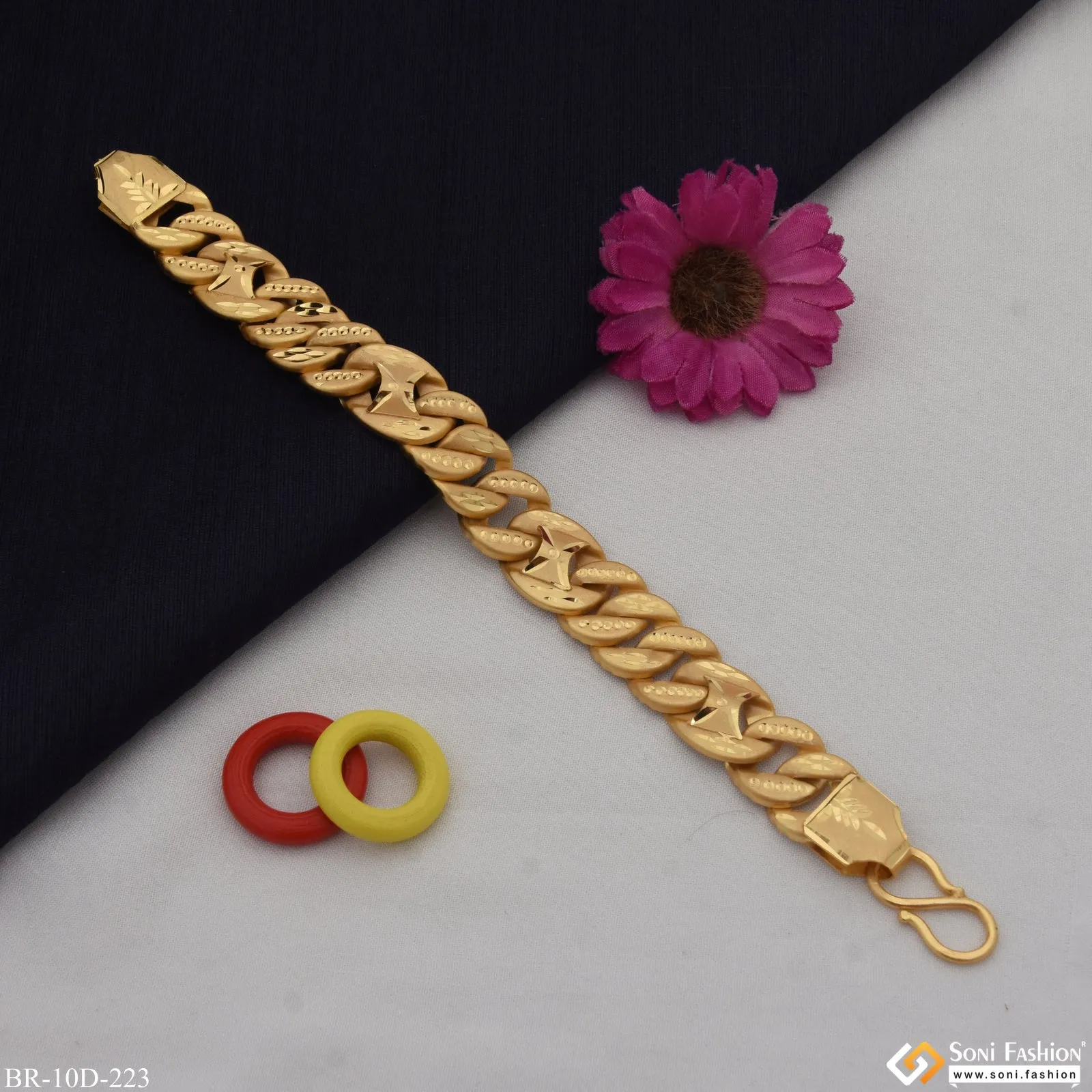 Exquisite Design High-Quality Gold Plated Pokal Bracelet for Men - Style D223