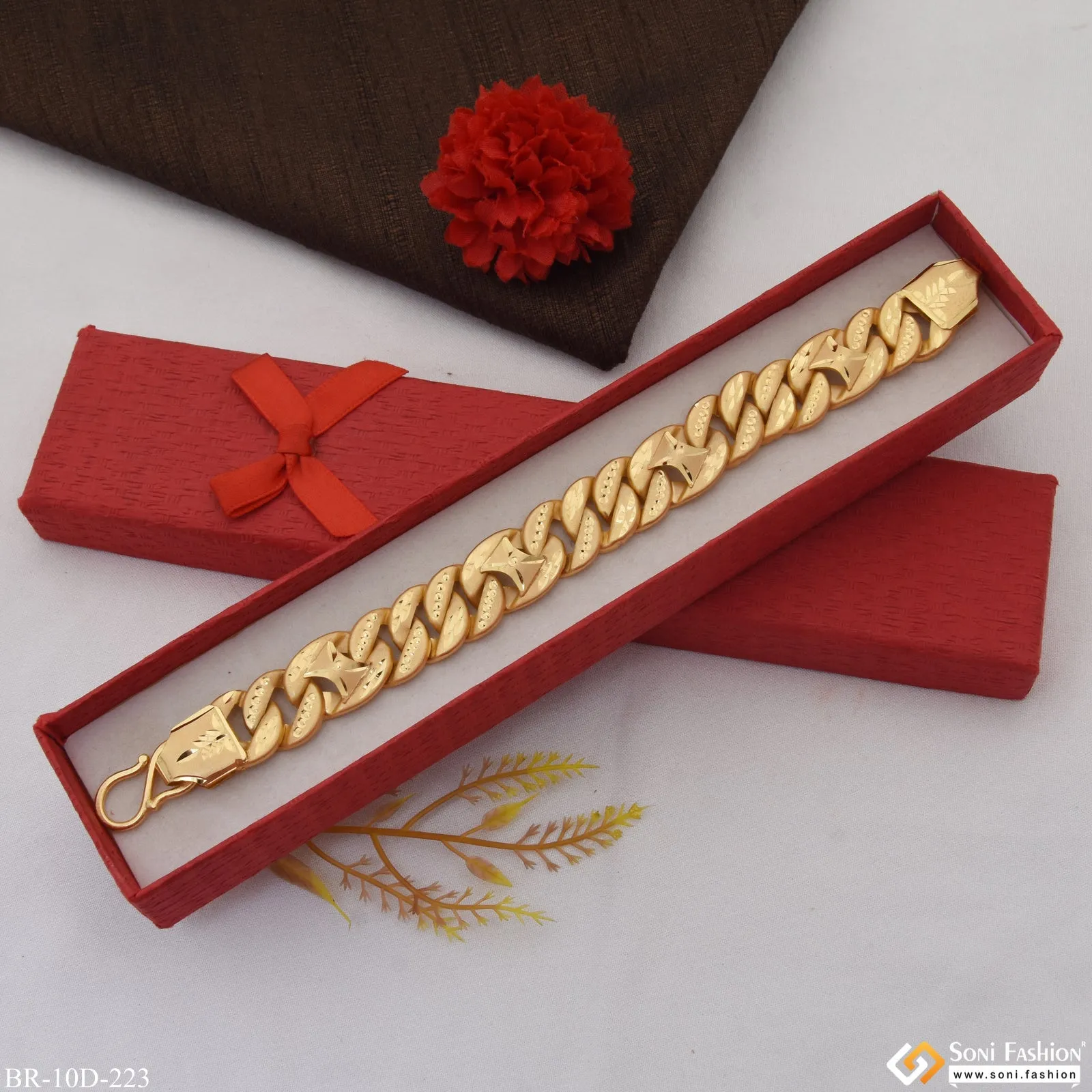 Exquisite Design High-Quality Gold Plated Pokal Bracelet for Men - Style D223