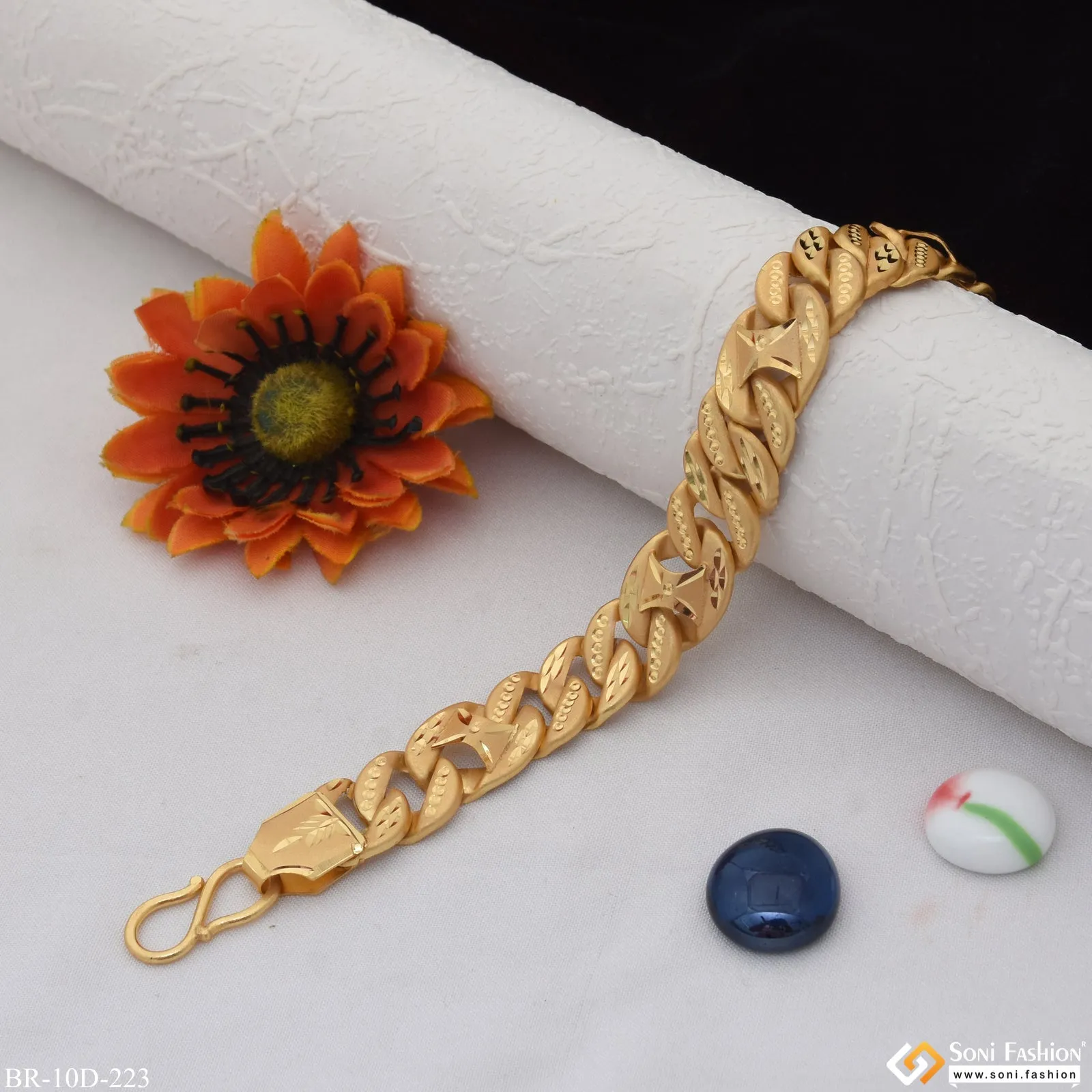 Exquisite Design High-Quality Gold Plated Pokal Bracelet for Men - Style D223