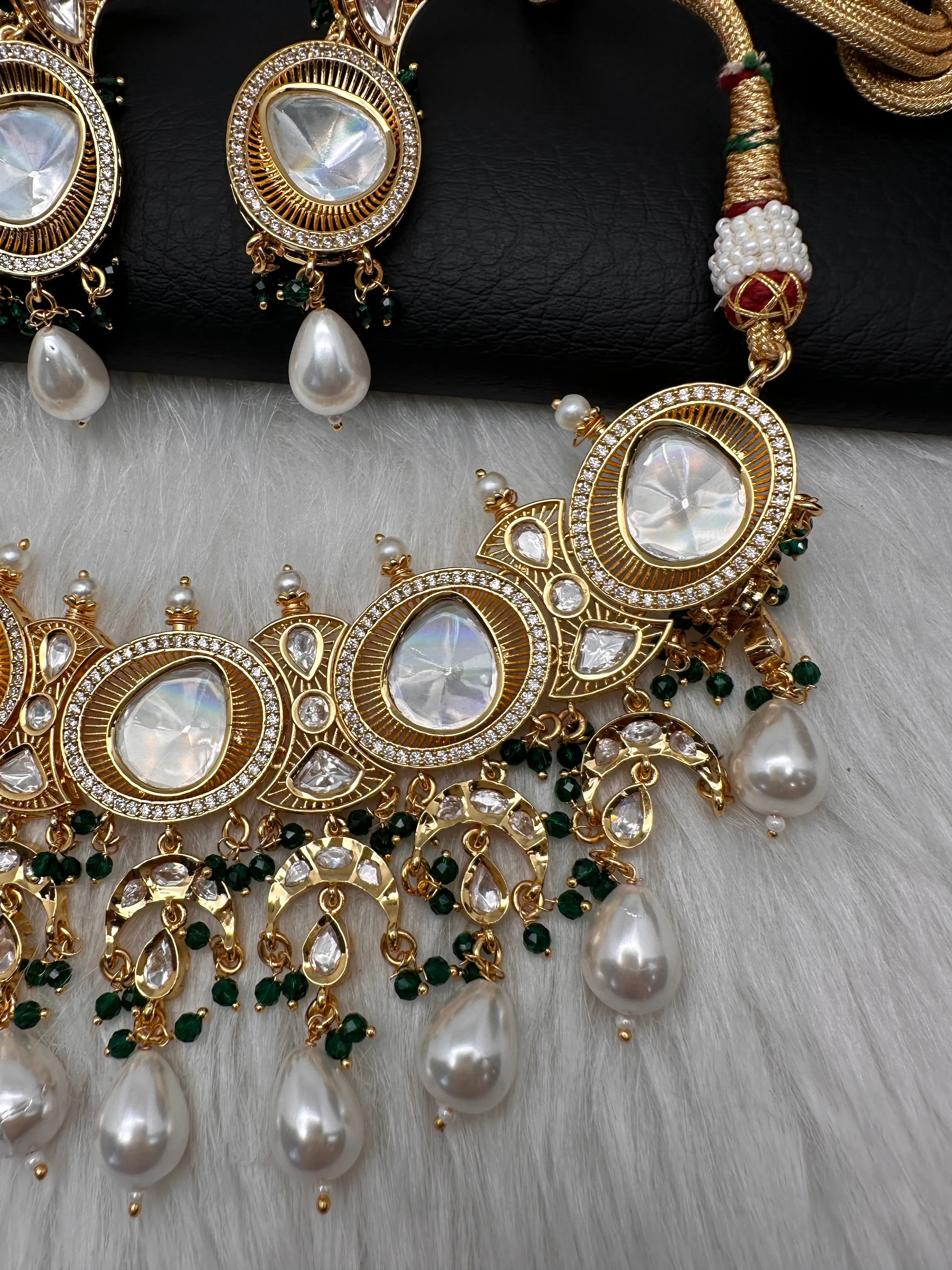 Moissanite Green  beads Pearls Neckline Choker