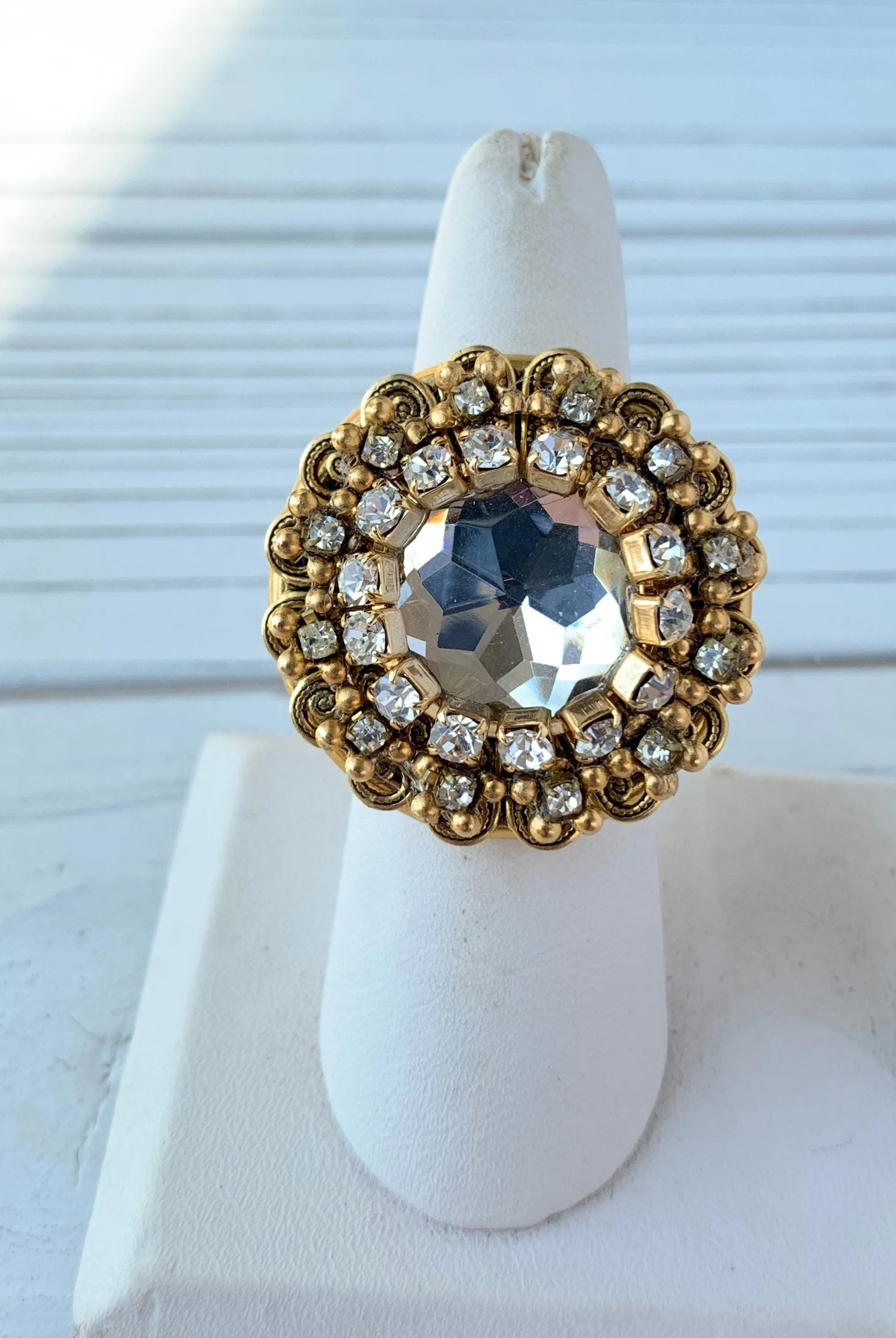 On the Rocks Statement Ring