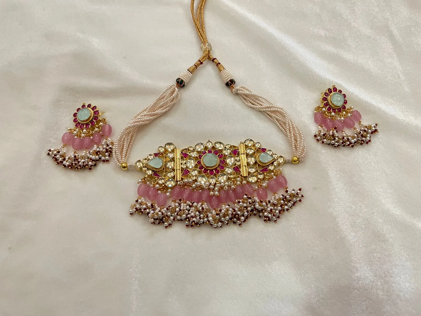 Reyyan choker set