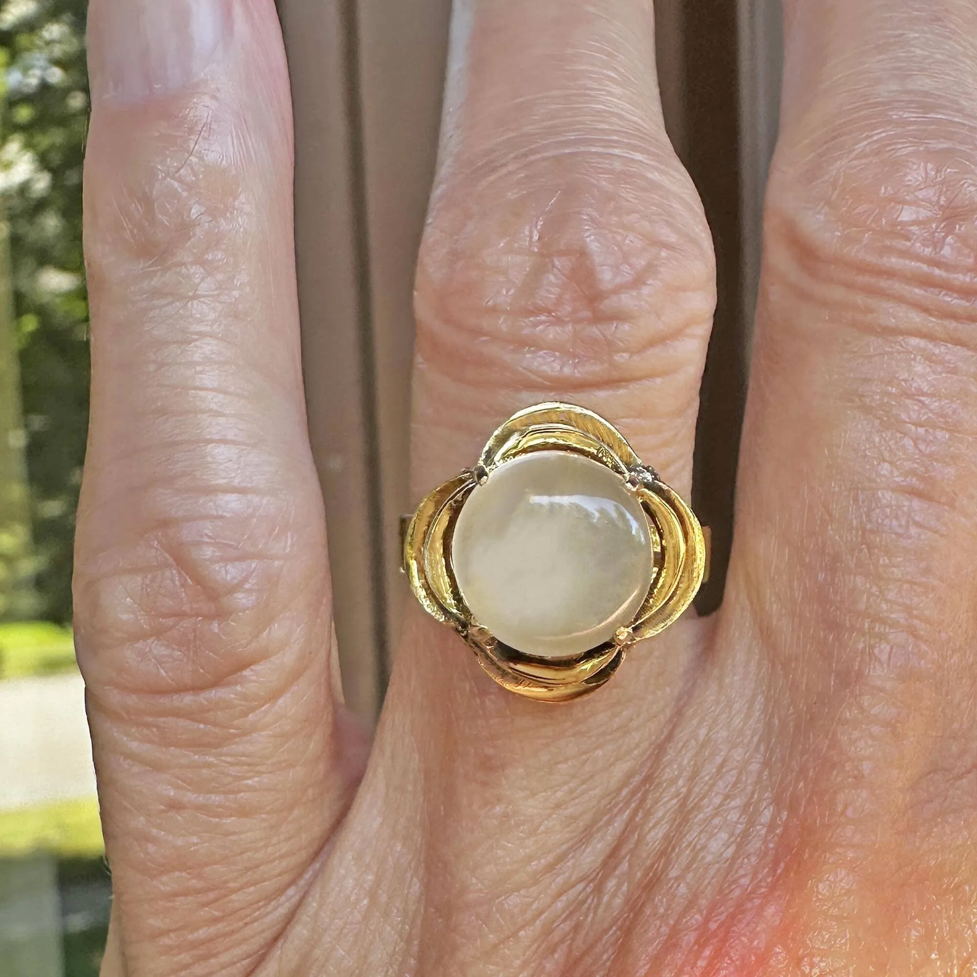 Vintage 14K Gold Cabochon Moonstone Ring